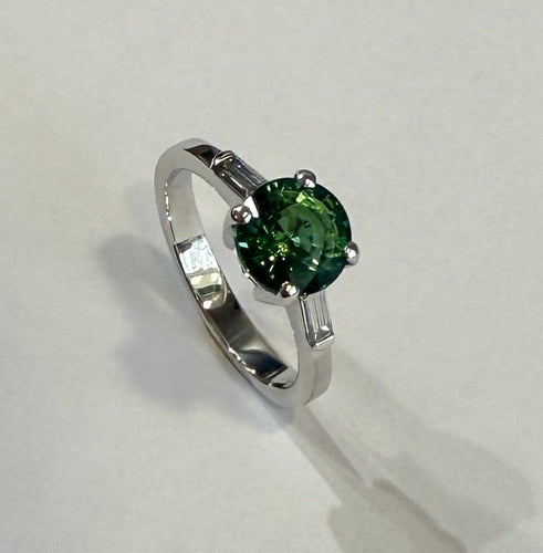 Bague 53 Solitaire - Bague en or blanc avec tourmaline verte et diamants 58 Facettes 417 50434