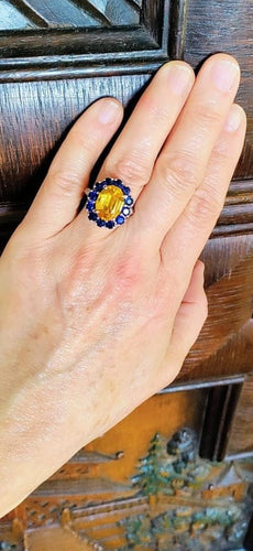 Bague 52 Bague marguerite en or blanc 18 carats aux saphirs jaunes 58 Facettes 609