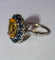 Bague 52 Bague marguerite en or blanc 18 carats aux saphirs jaunes 58 Facettes 609