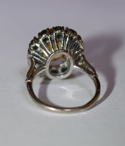 Bague 52 Bague marguerite en or blanc 18 carats aux saphirs jaunes 58 Facettes 609