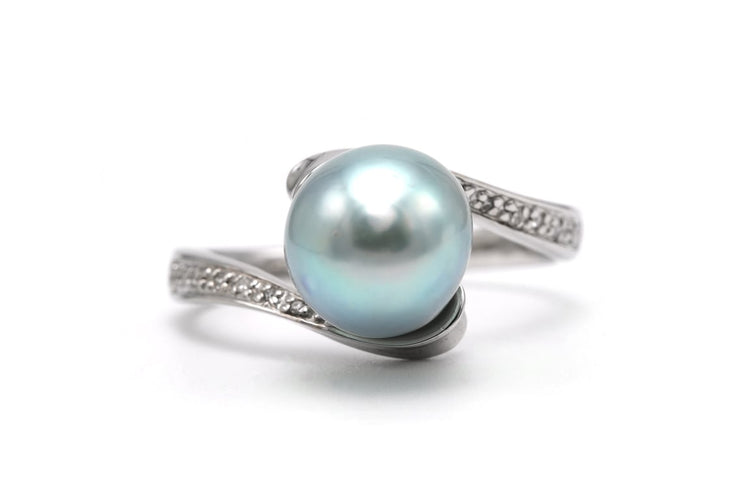 Bague 54 Bague contemporaine en or blanc 18 carats avec perle et diamants 8/8 58 Facettes 22662