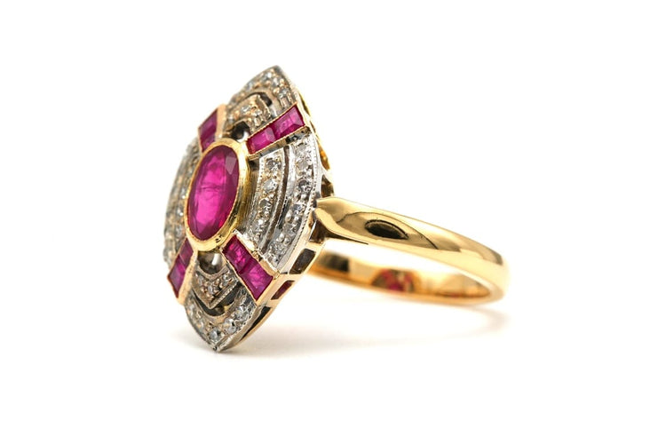 Bague 57 Bague Art déco sertie de rubis et diamants en or jaune 18 carats 58 Facettes 23204