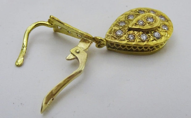 Boucles d'oreilles Boucles d’oreilles artisanales style marocain en or 18 carats et diamants 58 Facettes earrings 21