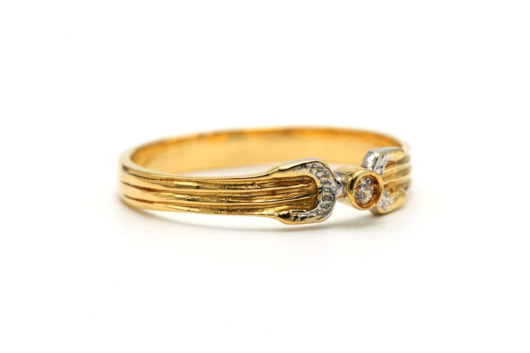 Bague 56 Bague contemporaine en or jaune 18 carats et diamants 58 Facettes 23544