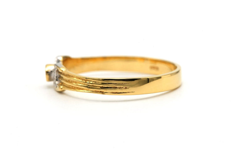 Bague 56 Bague contemporaine en or jaune 18 carats et diamants 58 Facettes 23544