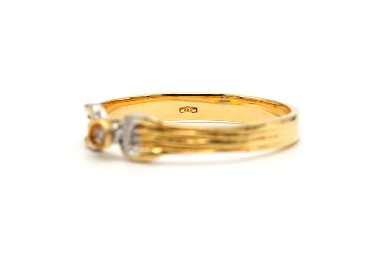 Bague 56 Bague contemporaine en or jaune 18 carats et diamants 58 Facettes 23544