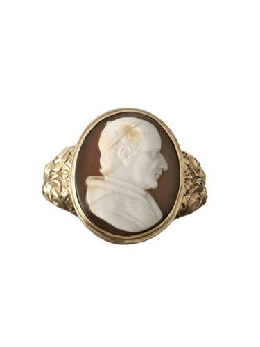 Bague 66 Bague chevalière ancienne au camée en or jaune 18K 58 Facettes 239