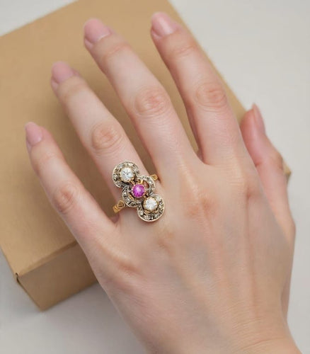 Bague 55 Bague trois pierres vintage en or jaune 18 ct, argent, rubis et diamants 58 Facettes CV-013