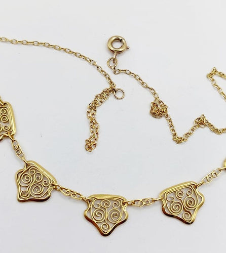 Collier Collier draperie Art nouveau à motifs filigranés en or 18k 58 Facettes A06735