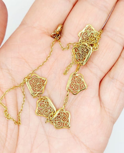 Collier Collier draperie Art nouveau à motifs filigranés en or 18k 58 Facettes A06735