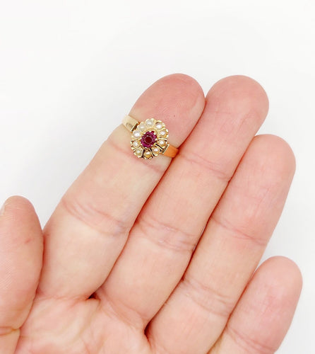 Bague 50 Bague marguerite ancienne en or rose 18k, pierre violette et perles 58 Facettes A06752
