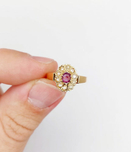 Bague 50 Bague marguerite ancienne en or rose 18k, pierre violette et perles 58 Facettes A06752