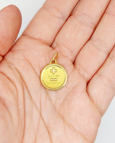 Pendentif Augis - Pendentif médaille d’amour « + qu’hier - que demain » en or 18k 58 Facettes A06758