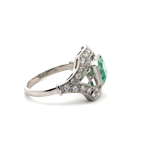 Bague 56 Art déco - Bague en or blanc 18 carats, émeraude colombienne et diamants 58 Facettes 50435