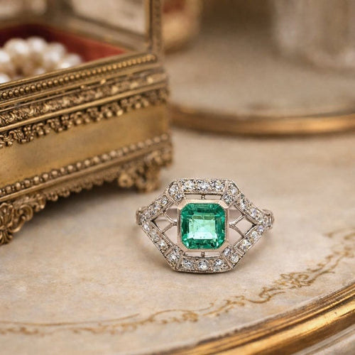 Bague 56 Art déco - Bague en or blanc 18 carats, émeraude colombienne et diamants 58 Facettes 50435