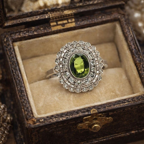 Bague 57 Bague vintage en or blanc 18k avec saphir vert olive et diamants 58 Facettes 50436