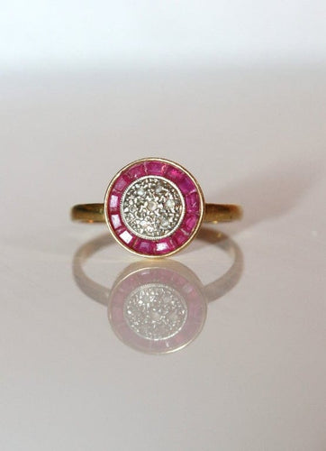 Bague 57.5 Bague Art déco ronde en or jaune 18 carats rubis synthétiques et diamants 58 Facettes 539