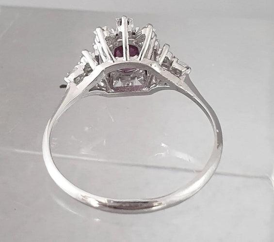 Bague 57 Bague en or blanc, rubis et diamants taille princesse 58 Facettes