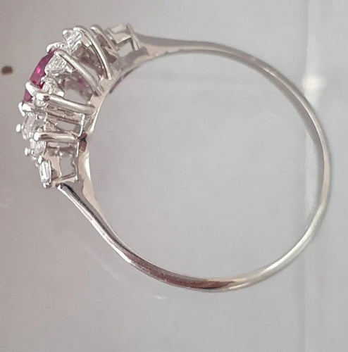 Bague 57 Bague en or blanc, rubis et diamants taille princesse 58 Facettes