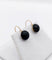 Boucles d'oreilles Dormeuses anciennes en or 18k avec cabochons de jais gravés 58 Facettes A06797