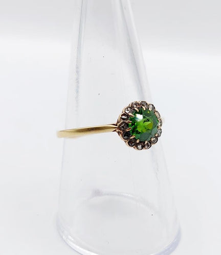 Bague 57.5 Bague marguerite - Bague en or 18k péridot et diamants taille rose 58 Facettes A06791