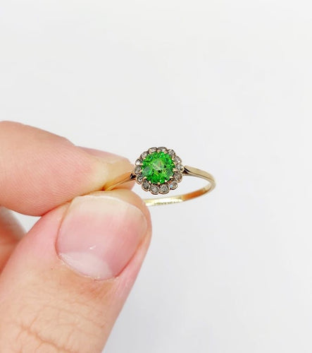 Bague 57.5 Bague marguerite - Bague en or 18k péridot et diamants taille rose 58 Facettes A06791