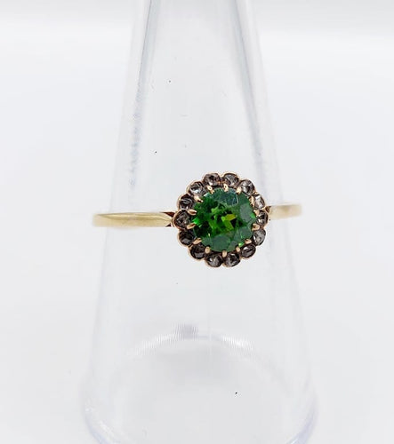 Bague 57.5 Bague marguerite - Bague en or 18k péridot et diamants taille rose 58 Facettes A06791