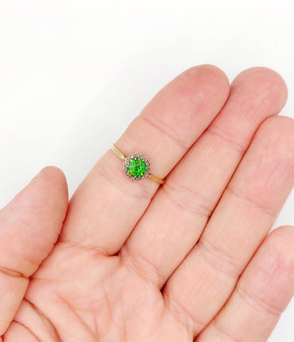 Bague 57.5 Bague marguerite - Bague en or 18k péridot et diamants taille rose 58 Facettes A06791