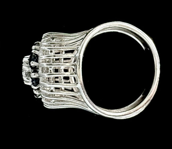 Bague 55 Bague en or blanc 18 carats avec diamants et 8 saphirs 58 Facettes Bague 63