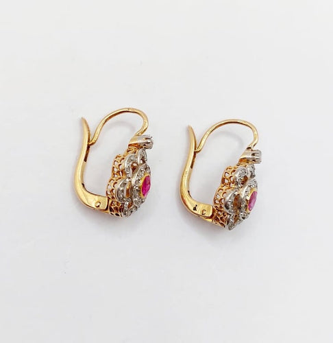 Boucles d'oreilles Dormeuses marguerite antiques en or rose 18k, platine, rubis synthétiques et diamants 58 Facettes A06712