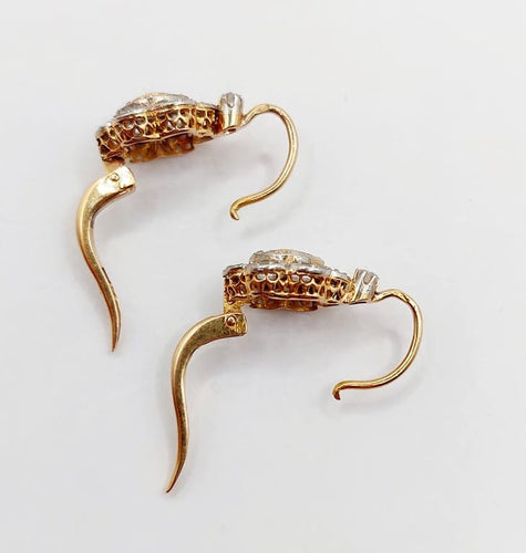 Boucles d'oreilles Dormeuses marguerite antiques en or rose 18k, platine, rubis synthétiques et diamants 58 Facettes A06712