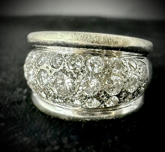 Bague 56 Bague dôme en or blanc 18 carats pavée de diamants 1,53 ct 58 Facettes Bague 53