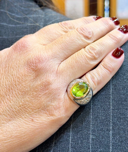 Bague 45 Chevalière - Bague pour petit doigt en or 18 carats, diamants et péridot 58 Facettes Péridot