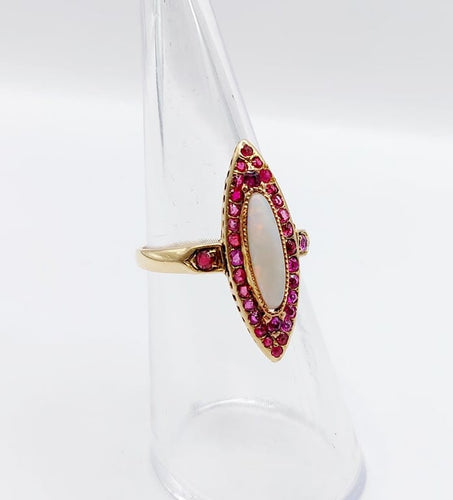 Bague 51.5 Bague marquise antique en or 18k avec opale et rubis 58 Facettes A06452