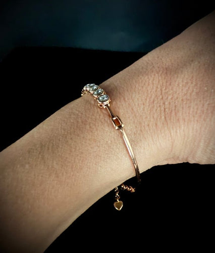 Bracelet Bracelet semi-rigide en or rose et blanc 18 carats serti de 11 diamants 58 Facettes Bracelet 02