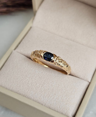 Bague 54 Bague jonc en or jaune 18 carats au saphir ovale 58 Facettes 731