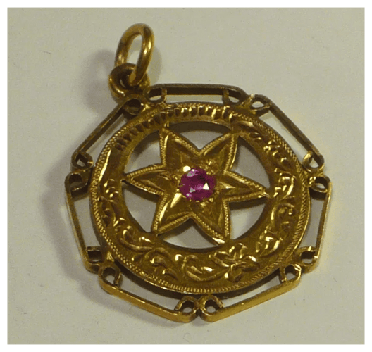 Pendentif Pendentif vintage en or 18 carats et rubis, style marocain 58 Facettes pendant 8