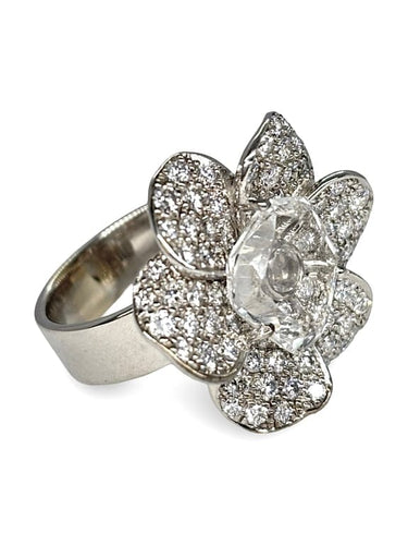 Bague 51 Bague motif fleur en or blanc 18K, diamants 1 ct et cristal 58 Facettes 1625