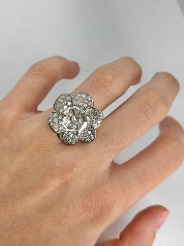 Bague 51 Bague motif fleur en or blanc 18K, diamants 1 ct et cristal 58 Facettes 1625
