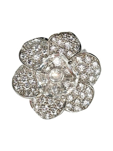Bague 51 Bague motif fleur en or blanc 18K, diamants 1 ct et cristal 58 Facettes 1625