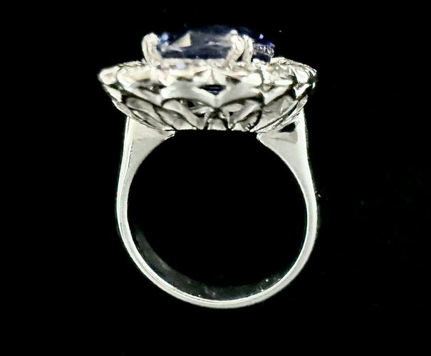 Bague 54 Bague sertie d’un saphir ovale 7 ct et diamants en or blanc 18 carats 58 Facettes Bague 12