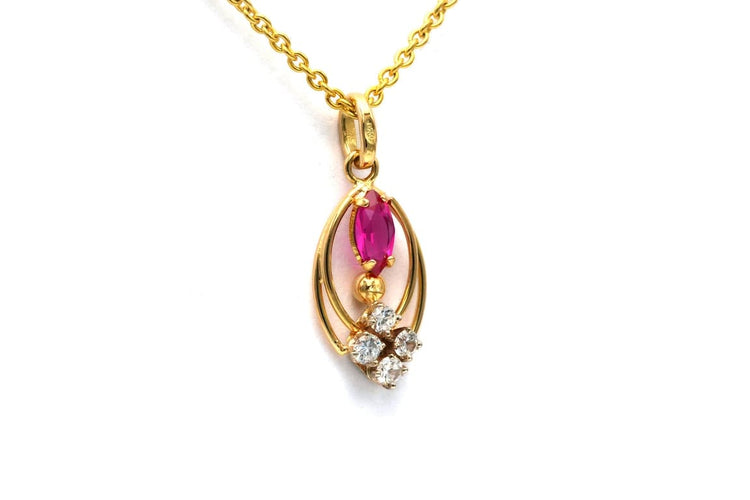 Pendentif Pendentif contemporain en or jaune 18 carats rubis et diamants taille brillant 58 Facettes 23515