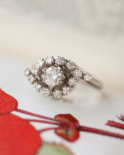 Bague 53 Bague cocktail en or blanc et platine avec diamants 58 Facettes A12072