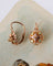 Boucles d'oreilles Paire de dormeuses anciennes en or rose et jaune 750 58 Facettes A11809
