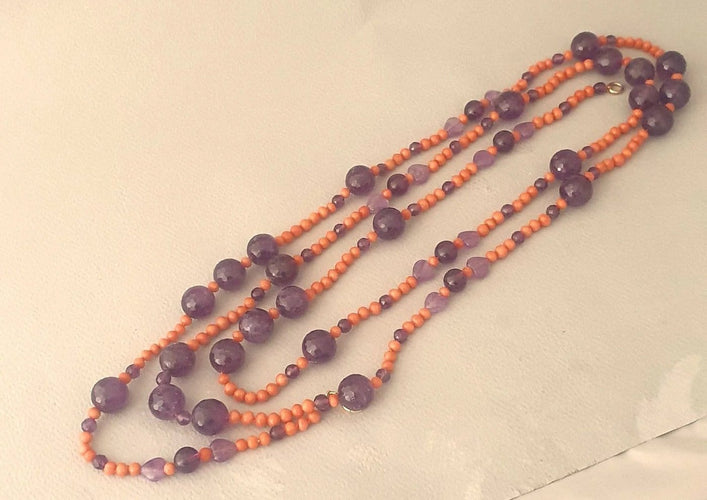 Collier Collier sautoir ancien en or jaune, corail méditerranéen et améthystes 58 Facettes