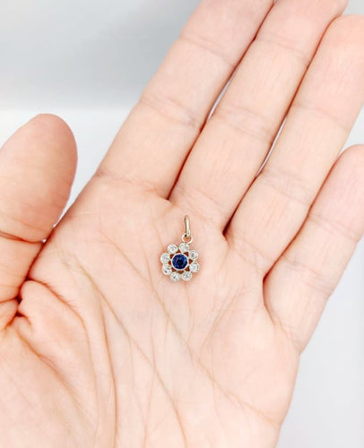 Pendentif Pendentif Art déco marguerite en or blanc 18k et platine, saphir synthétique et diamants 58 Facettes A06647