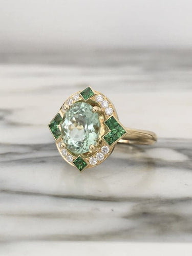 Bague 55 Bague en or jaune 18K avec tourmaline verte, diamants et tsavorites 58 Facettes 241