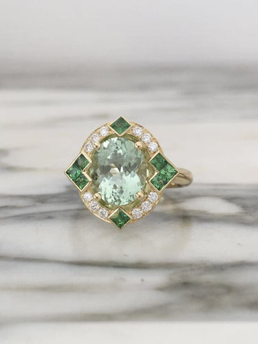 Bague 55 Bague en or jaune 18K avec tourmaline verte, diamants et tsavorites 58 Facettes 241