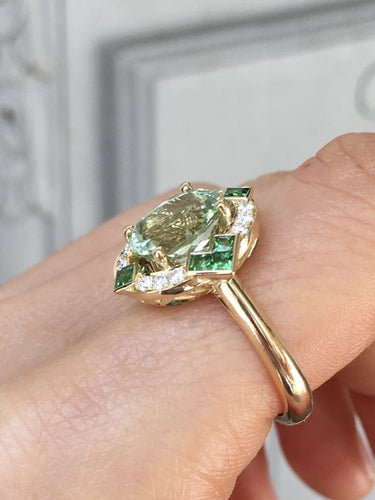 Bague 55 Bague en or jaune 18K avec tourmaline verte, diamants et tsavorites 58 Facettes 241