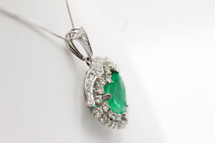 Pendentif Pendentif cœur en or blanc avec émeraude et diamants 58 Facettes 240165